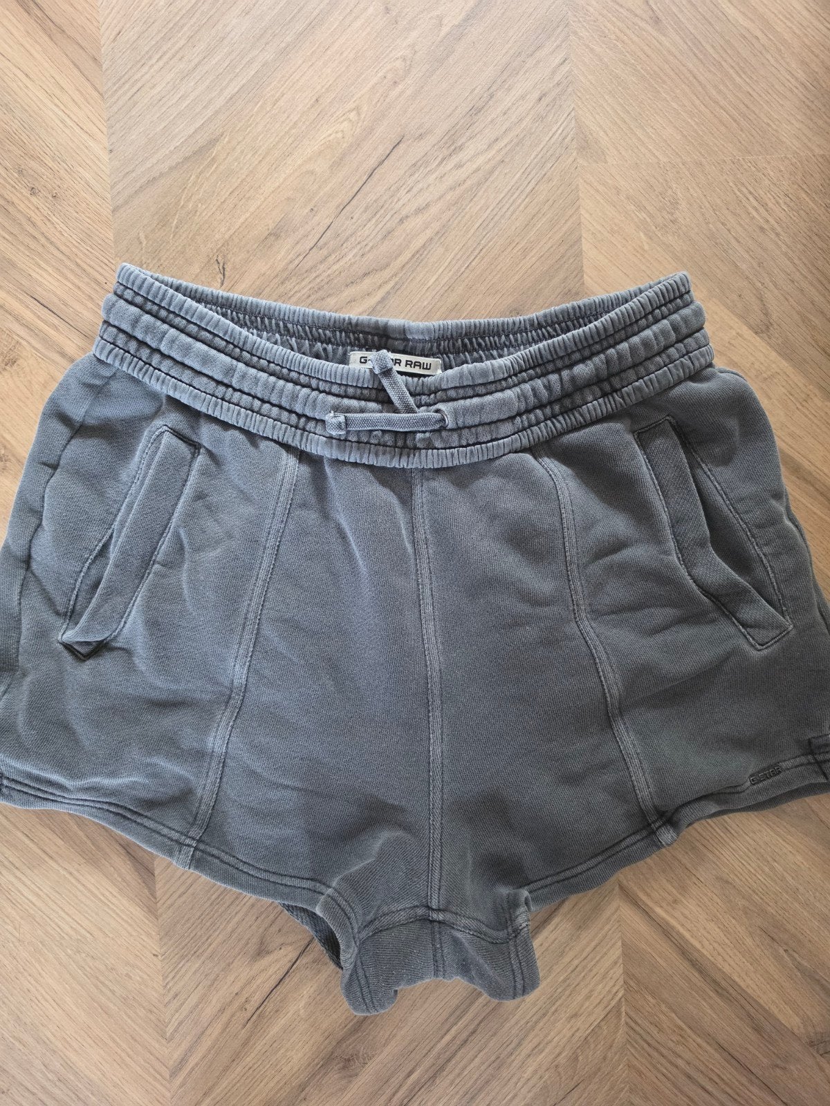 grey drywashed shorts van g-star maat L, valt ruim, Ophalen of Verzenden, Zo goed als nieuw, Maat 38/40 (M)