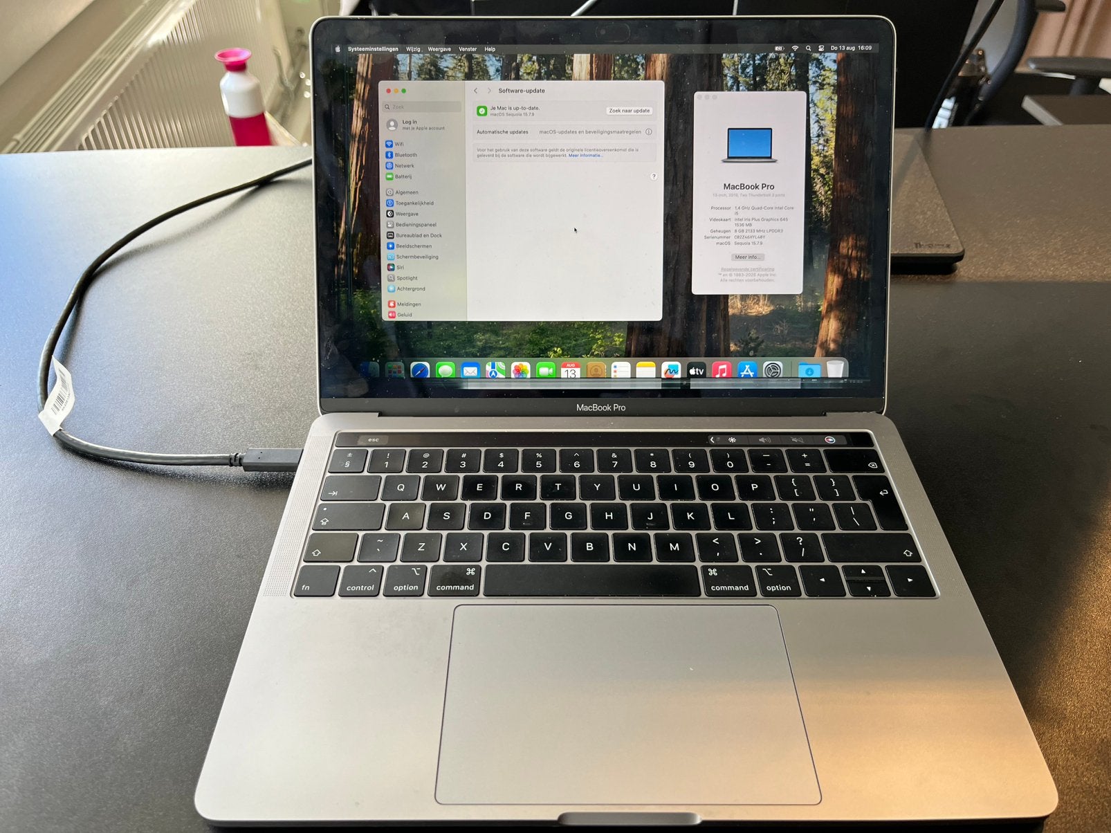 MacBook Pro 2019 strepen in scherm, Computers en Software, Apple Macbooks, Gebruikt, Qwerty, 8 GB, 13 inch