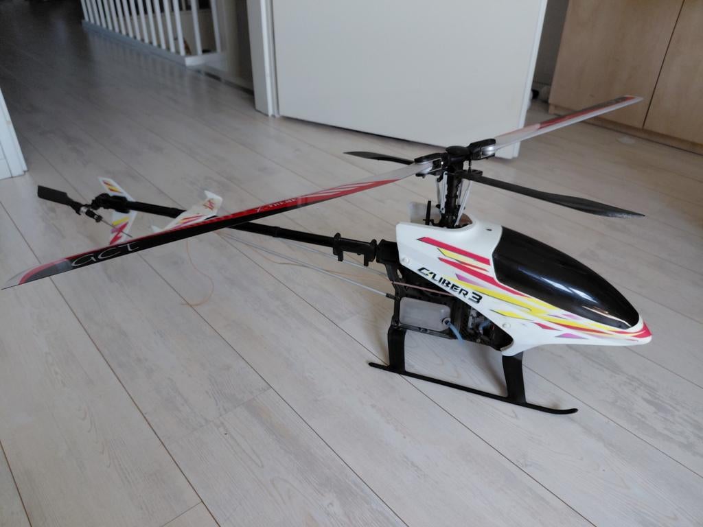 Kyoso Caliber 3 RC Helikopter met reserve onderdelen, Hobby en Vrije tijd, Modelbouw | Radiografisch | Helikopters en Quadcopters