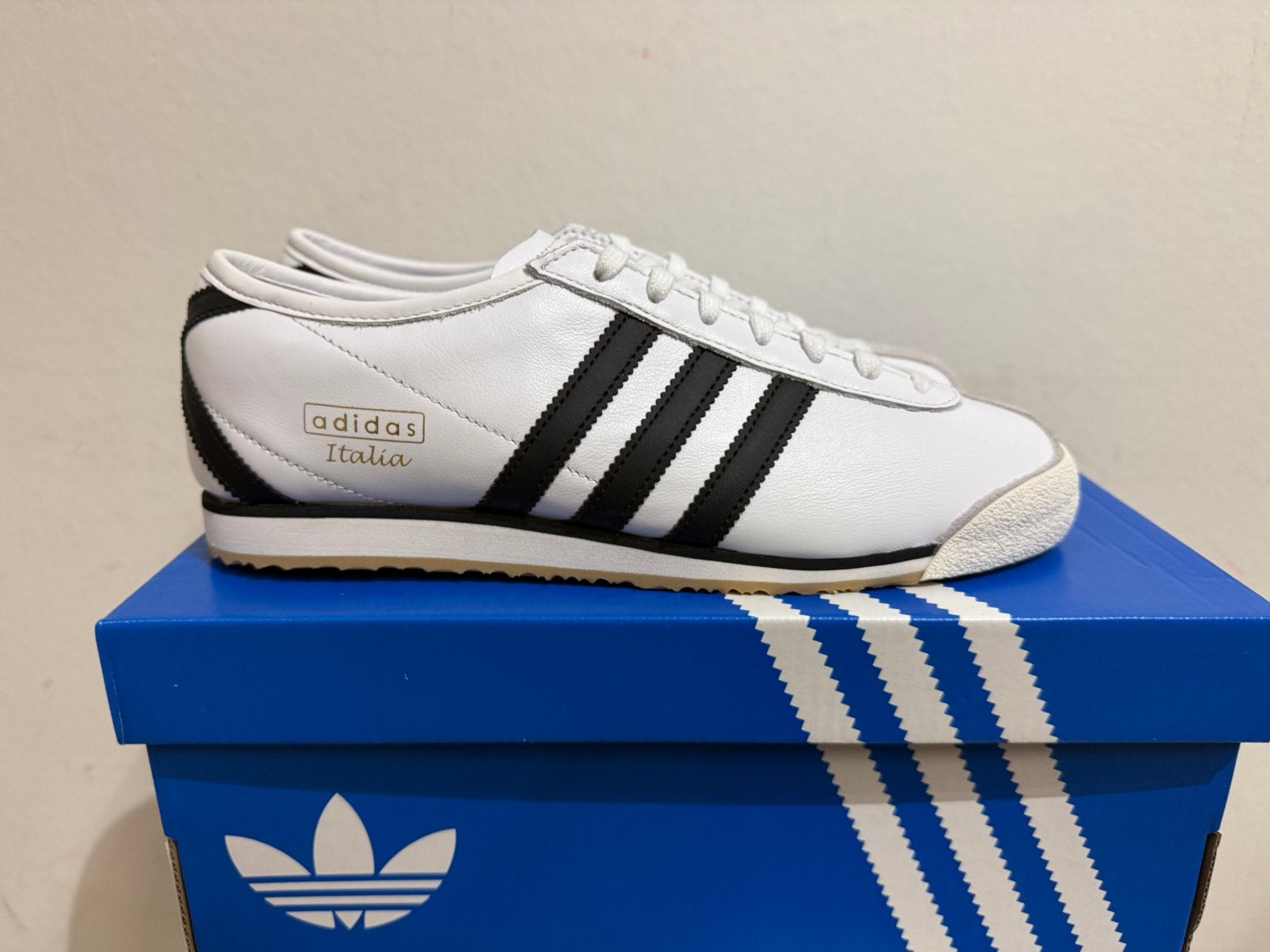 Te koop nieuwe Adidas Italia 70s maat 40 2/3, Postlaan 3, Zwart, Nieuw, Sneakers of Gympen