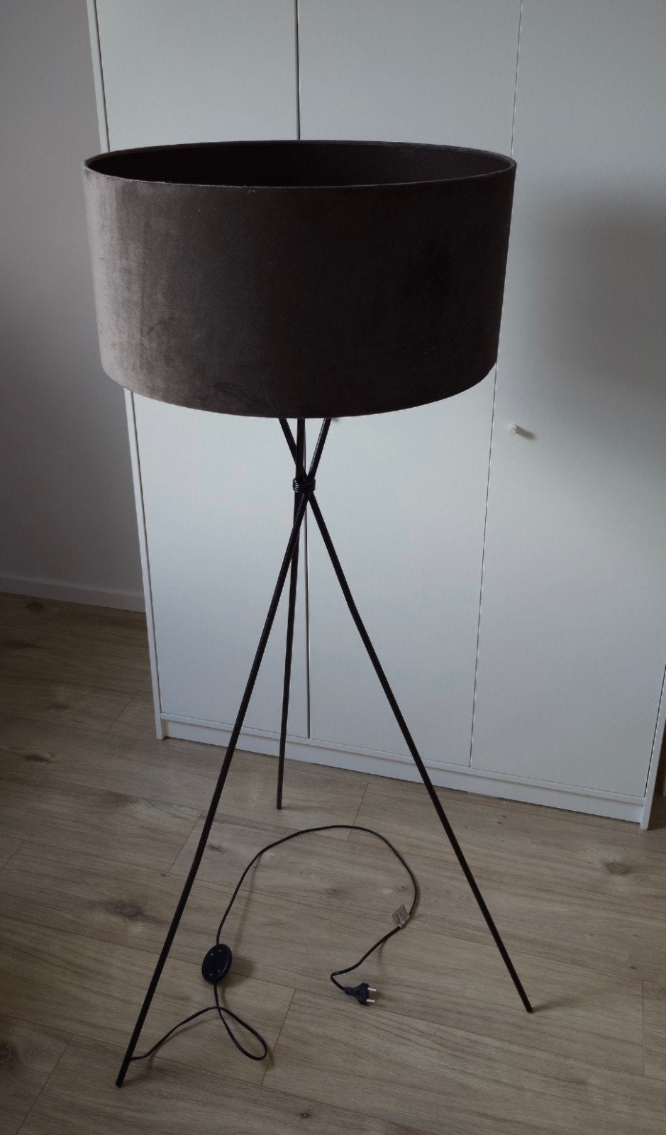 3-poot vloerlamp met grote lampenkap (55cm), Huis en Inrichting, Ophalen, Gebruikt, 100 tot 150 cm, Stof