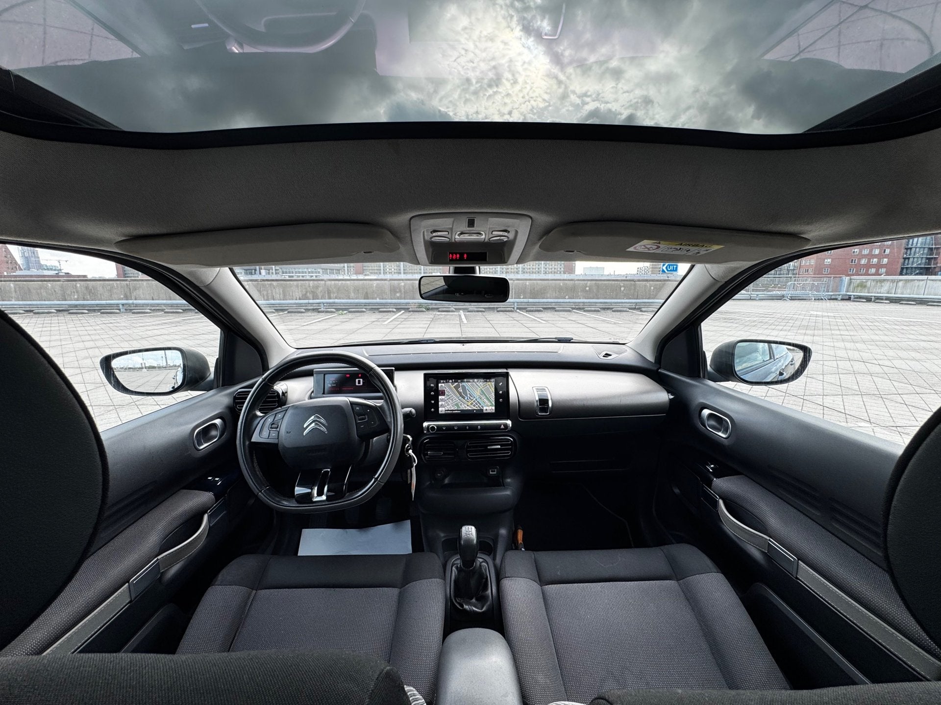 Citroen C4 Cactus 1.2 PureTech Shine CLIMA CRUISE PANO NAP, Auto's, Voorwielaandrijving, Dealer onderhouden, Stof, Gebruikt