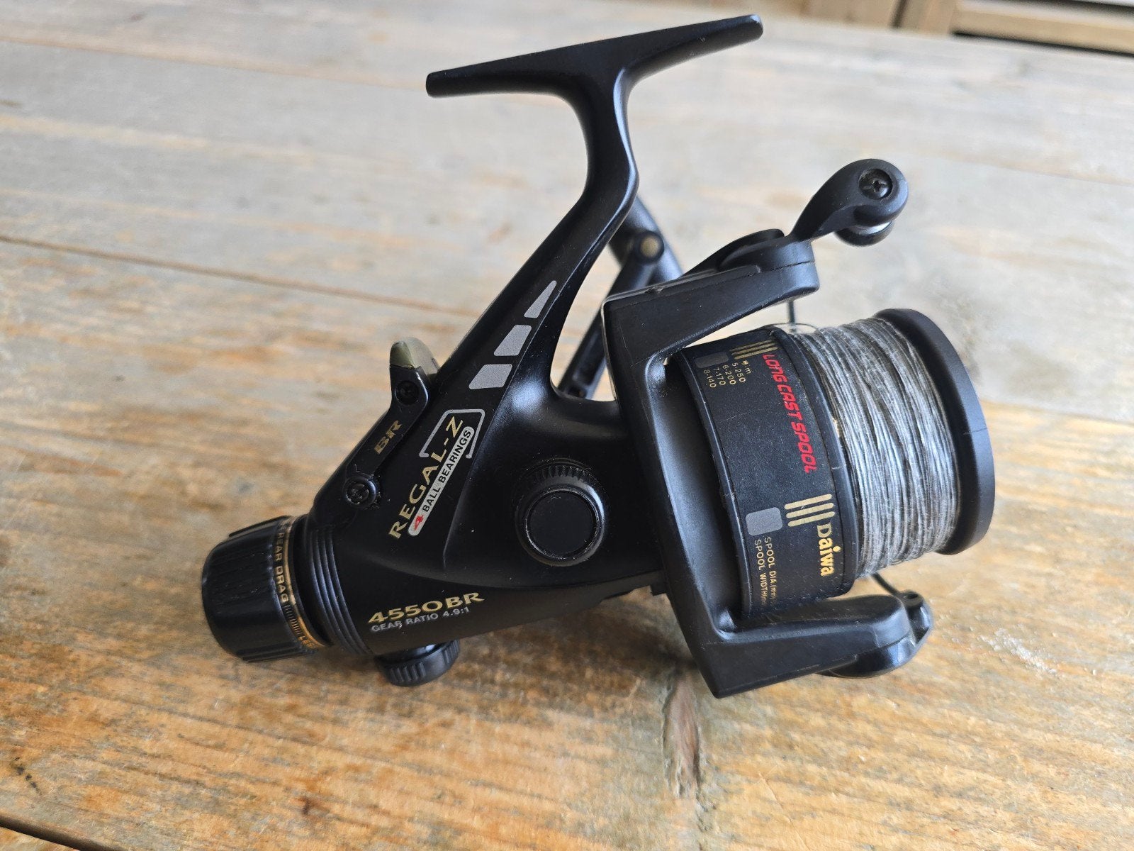 Daiwa Regal Z 4550BR 4550 baitrunner, Ophalen of Verzenden, Zo goed als nieuw, Molen