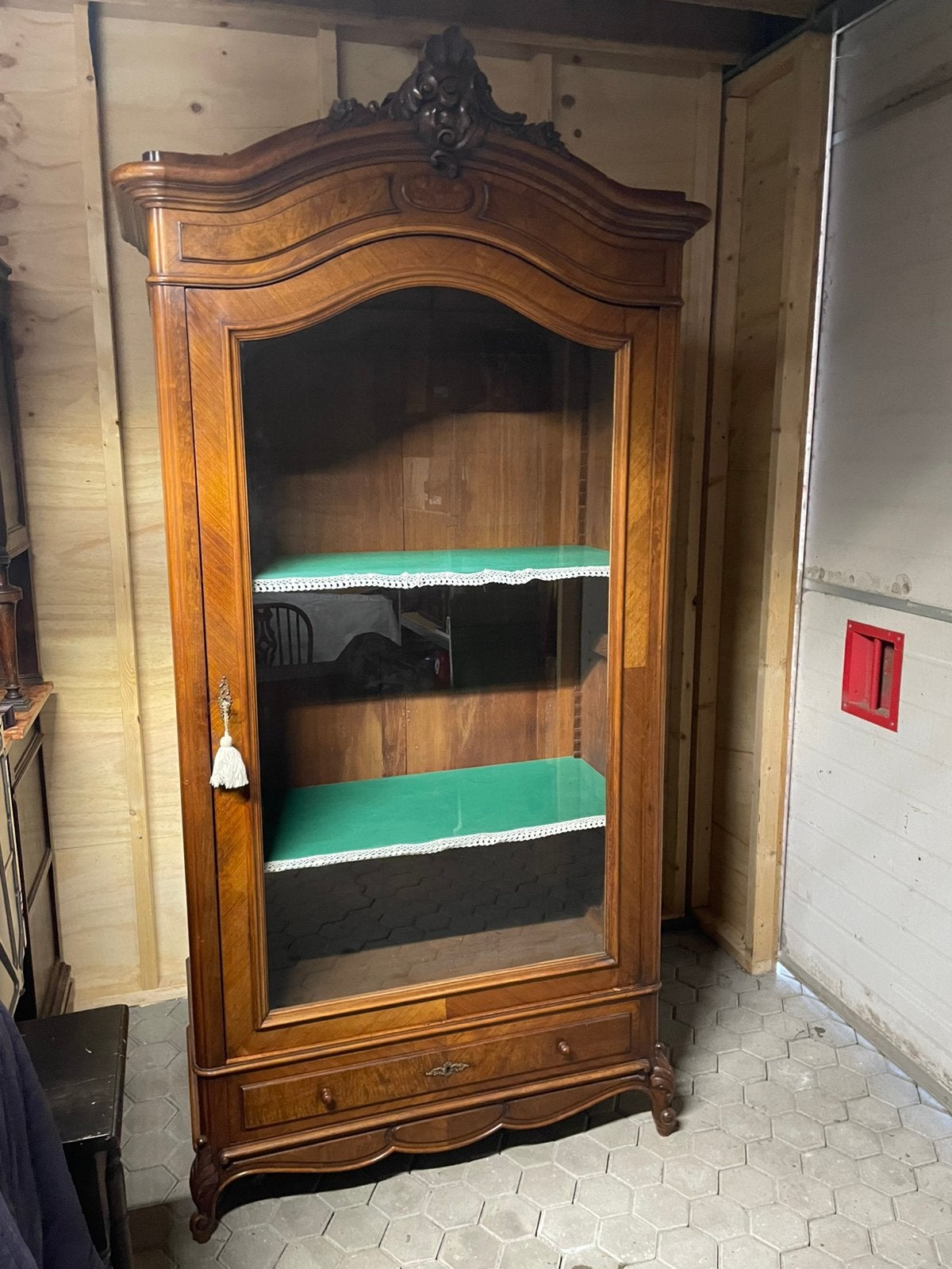 LODEWIJK XV antiek 1-deurs KAST glas | Rococo stijl walnoot, Antiek en Kunst, Ophalen