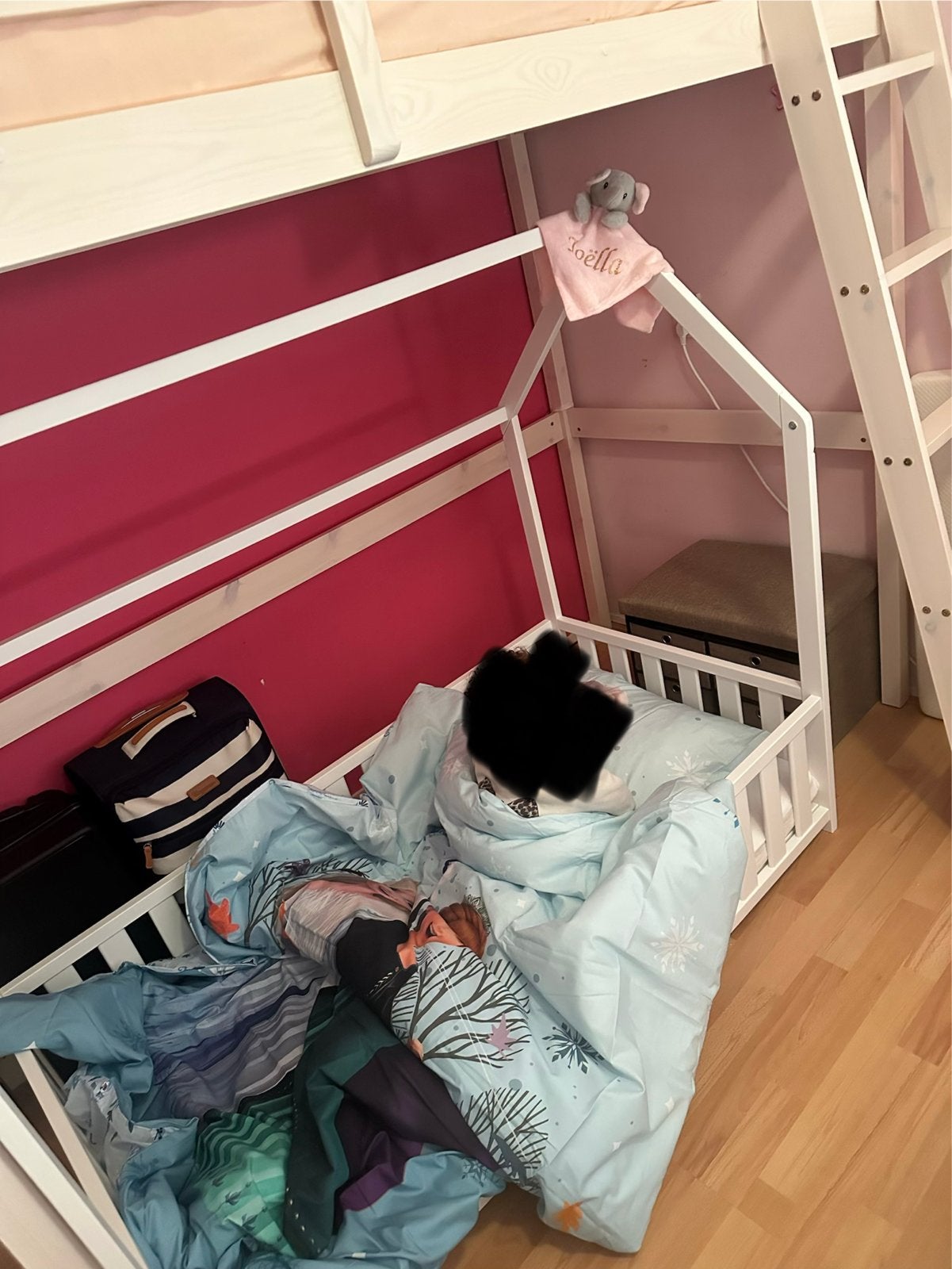 Kleuter grond/montessori bed met matras en matrasbeschermers, Ophalen, 70 tot 85 cm, 140 tot 160 cm, Zo goed als nieuw