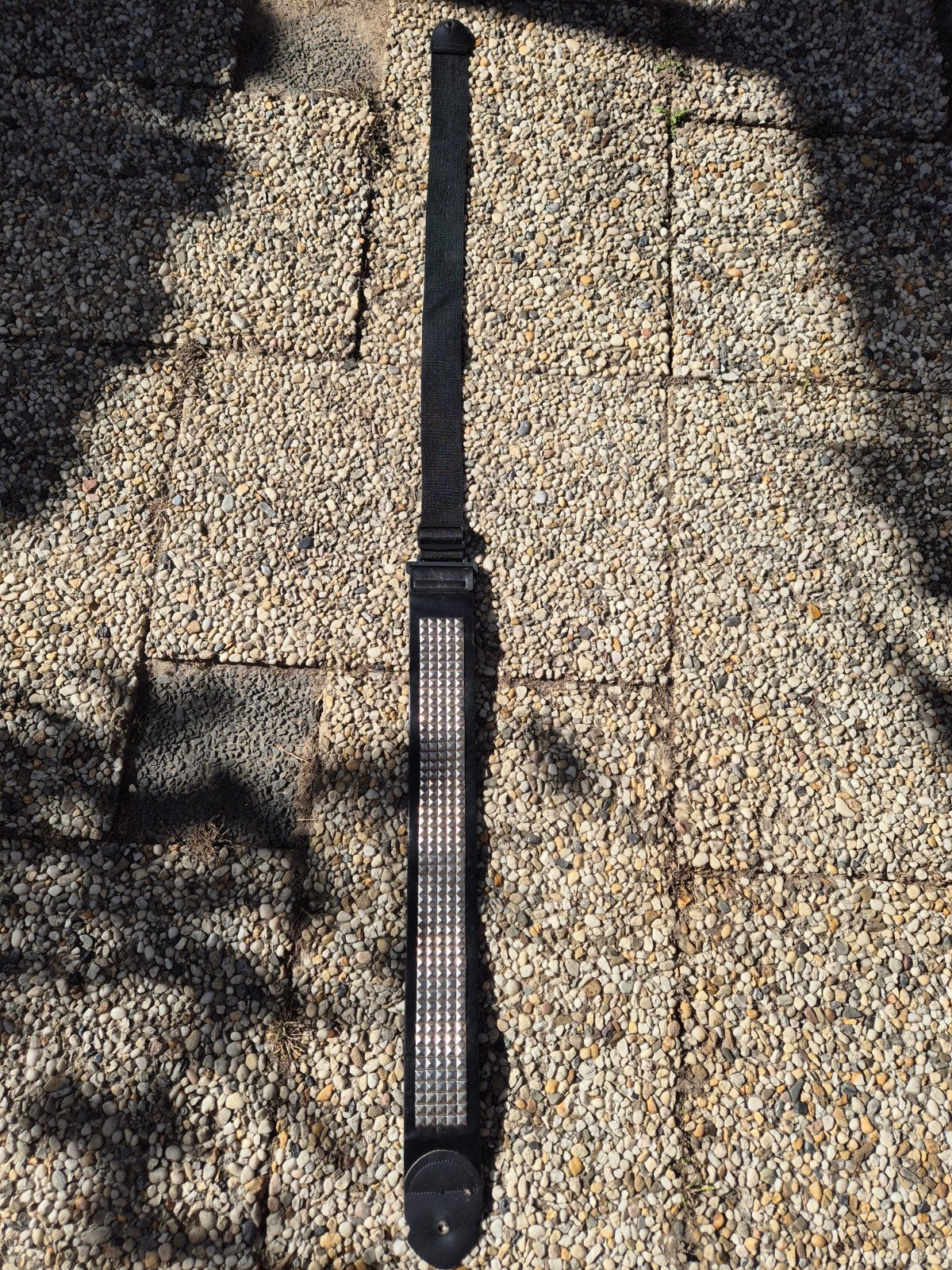 Gitaarband met studs - Zwart, Ophalen of Verzenden, Zo goed als nieuw, Akoestische gitaar