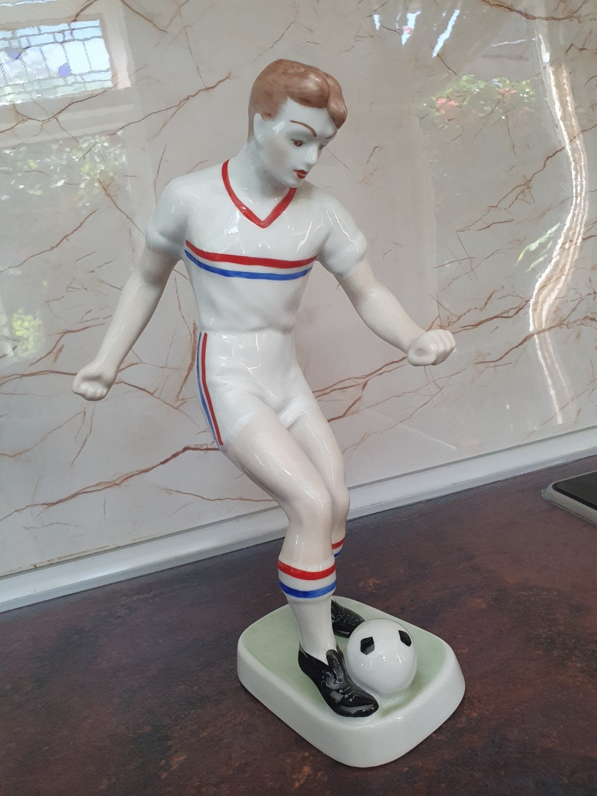 Kézzel Festett porceleinen voetbalbeeld, Antiek en Kunst, Ophalen of Verzenden