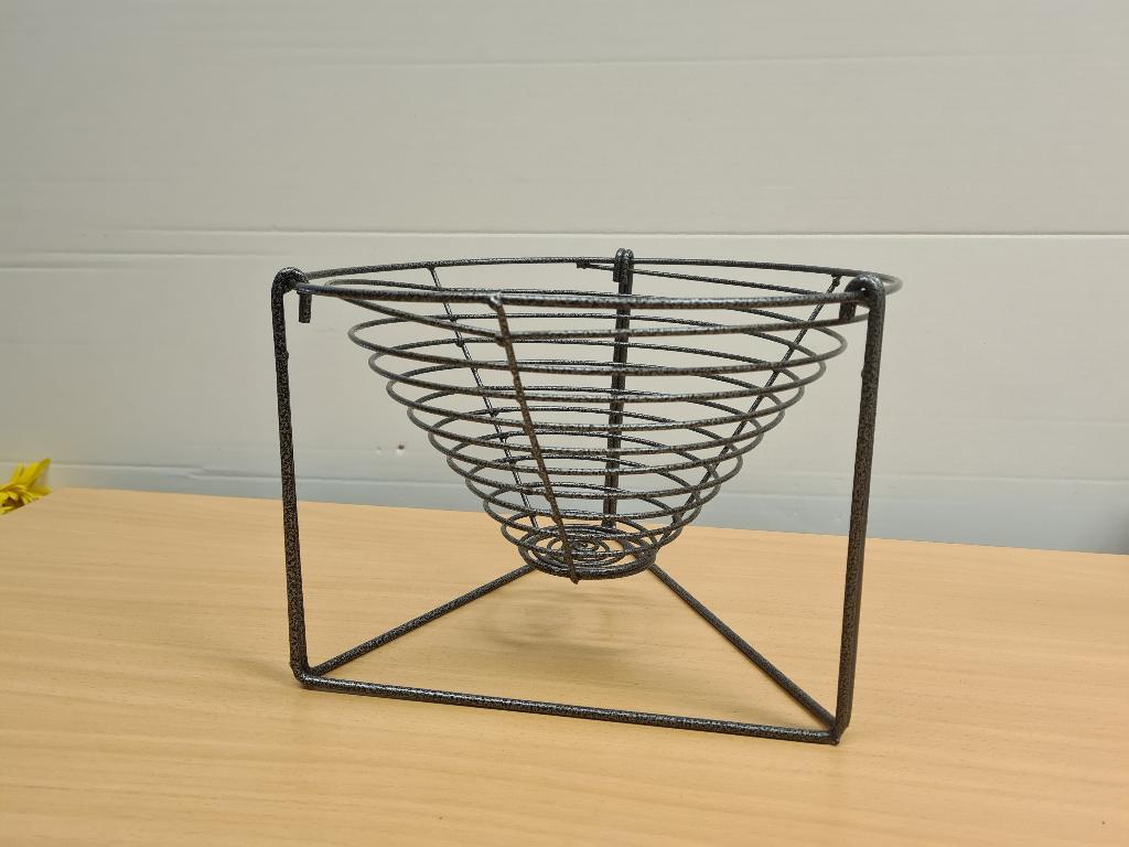 Fruitmand of...... Met driehoek bodem., Huis en Inrichting, Woonaccessoires | Schalen en Manden, Mand, Rond, Ophalen of Verzenden