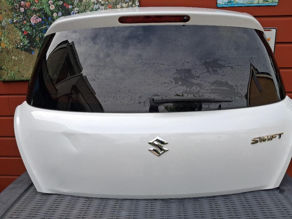 Schade kofferdeksel Suzuki Swift bj 2013, wit, Ophalen, Gebruikt, Achterklep, Achter