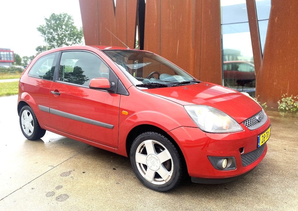 Ford Fiësta Futura-129 dkm-apk februari '27-goed onderhouden, Auto's, 1299 cc, 40 €/maand, Zwart, Origineel Nederlands
