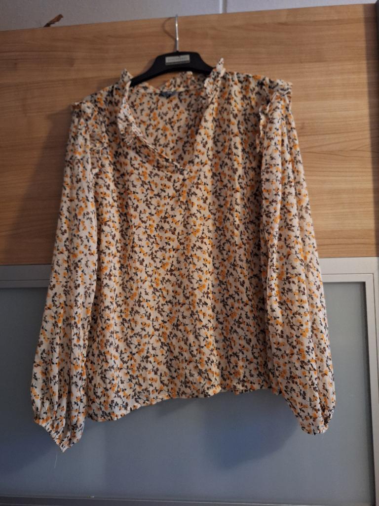 Dames bloes met herfstprint maat 46, Ophalen of Verzenden, Zo goed als nieuw, Maat 46/48 (XL) of groter, Beige