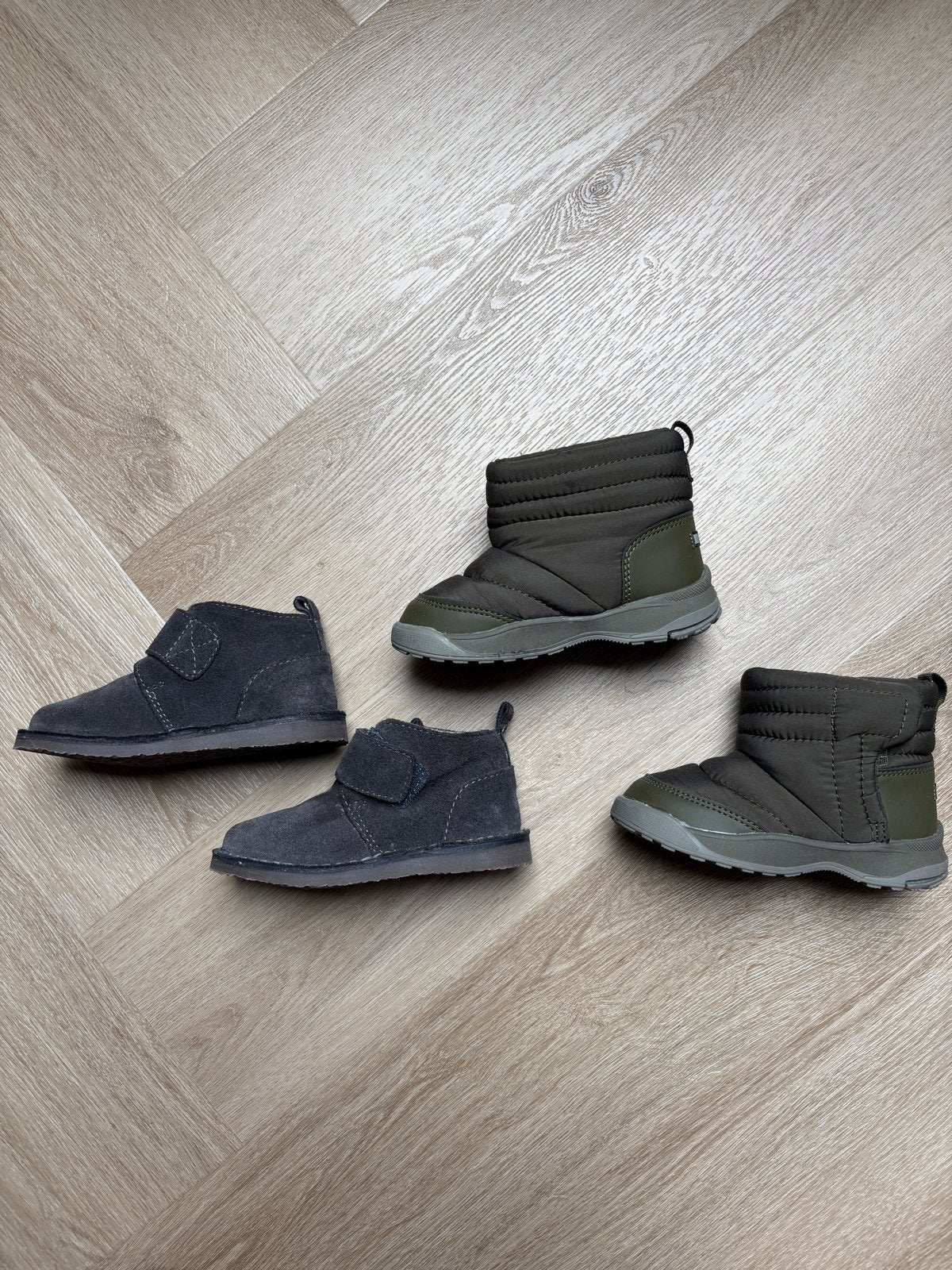 2 paar kinderschoenen: Zara laarzen en suède schoenen, Ophalen of Verzenden, Gebruikt, Jongen of Meisje, Laarzen
