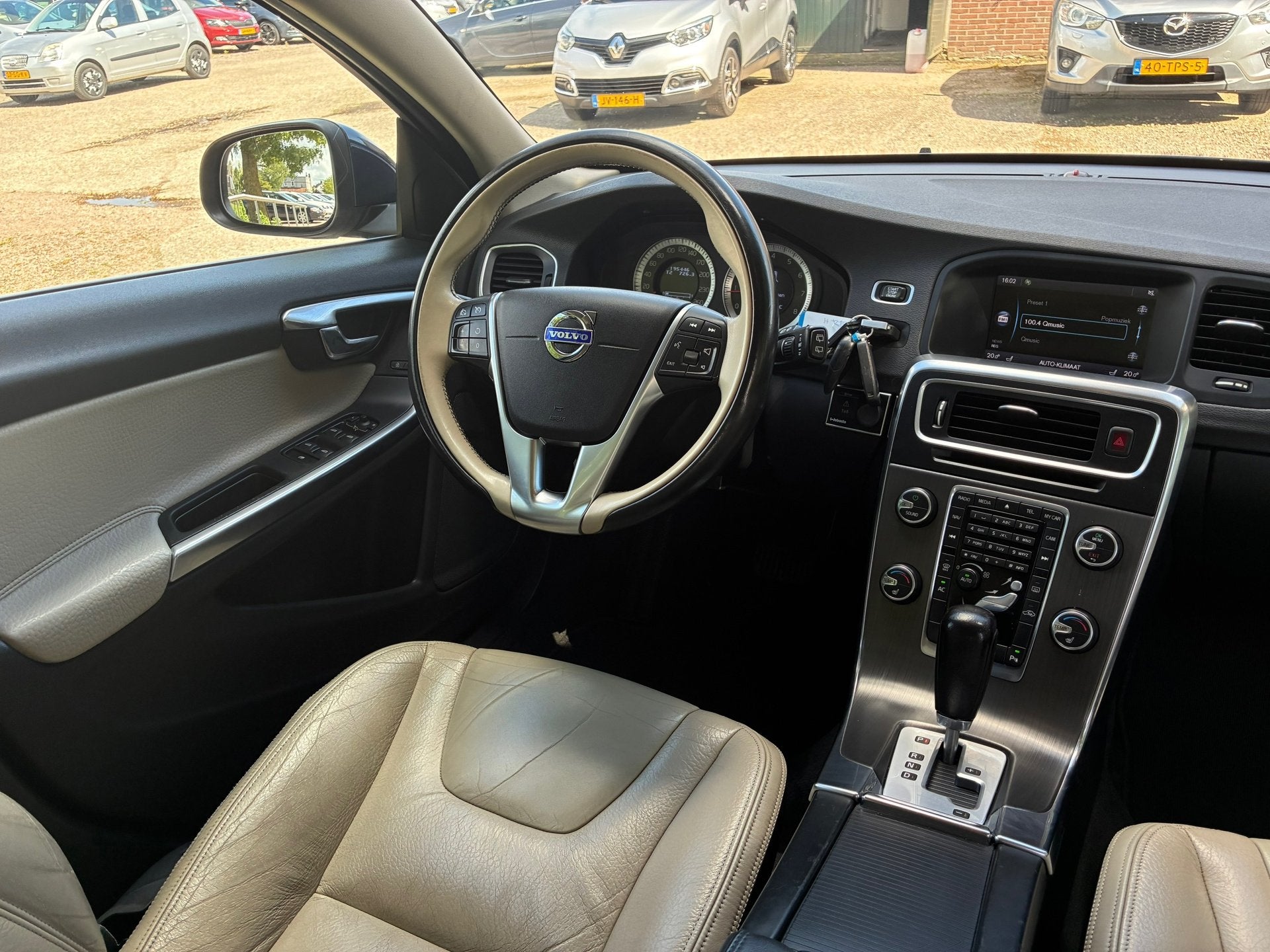 Volvo V60 2.0T Summum | Automaat + Leder + Cruise + Clima nu, Auto's, Volvo, Euro 5, 1502 kg, Beige, 4 cilinders