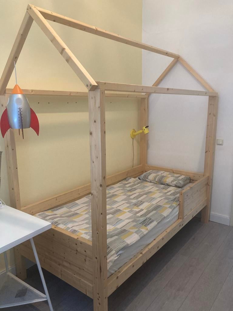 Kinderbed 200x90cm met matras, Ophalen, Zo goed als nieuw, Eenpersoons