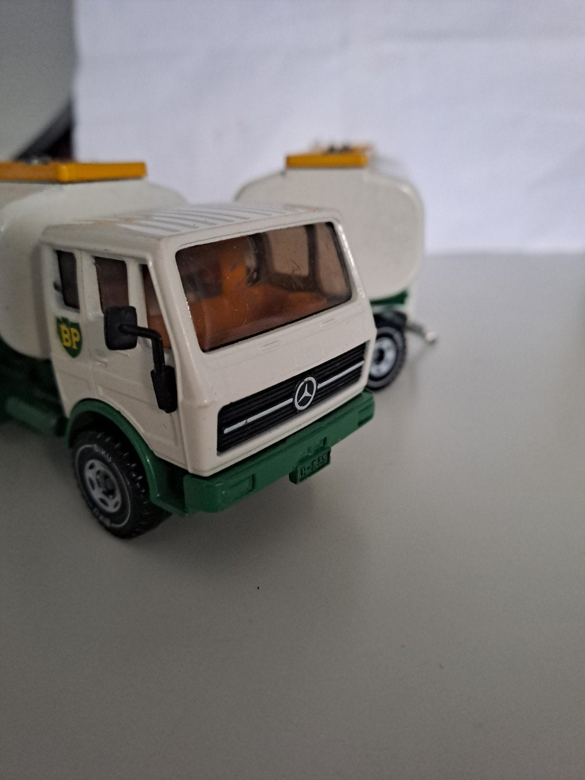 Siku Mercedes BP Tankwagen met Aanhanger - Deel Afgebroken, Ophalen of Verzenden, Gebruikt