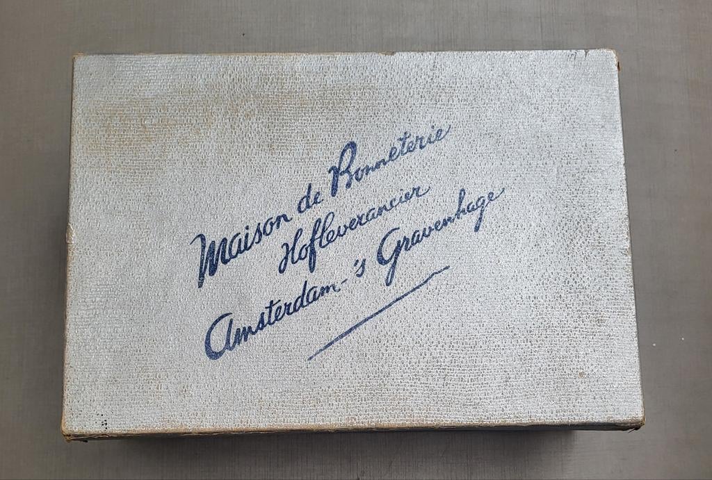 Te koop vintage doos Maison de Bonneterie, Antiek en Kunst, Ophalen of Verzenden