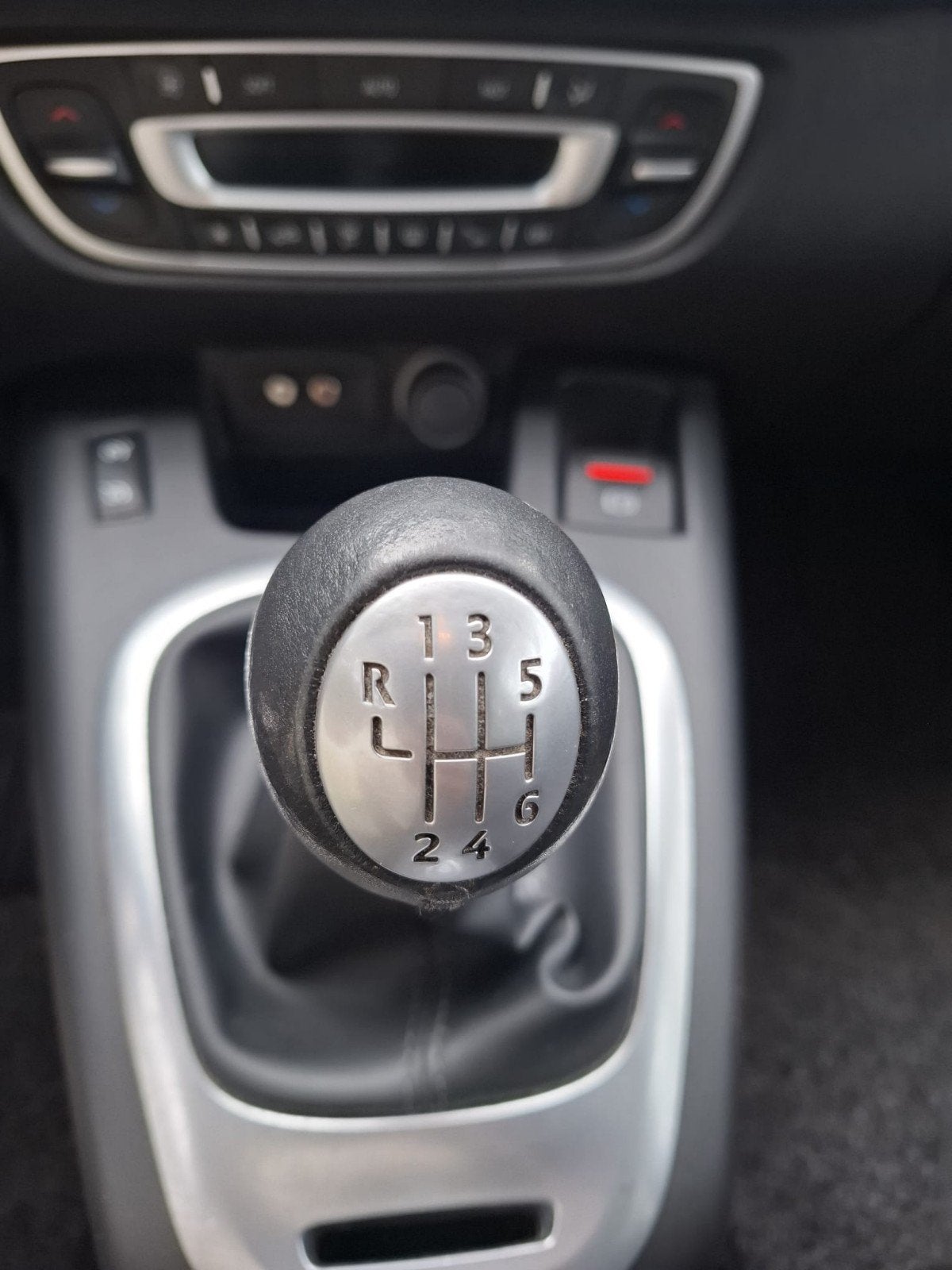 Foto 8 van RENAULT GRAND SCENIC 1.4i 6 VERSN. AIRCO APK CRUISE KEYLESS