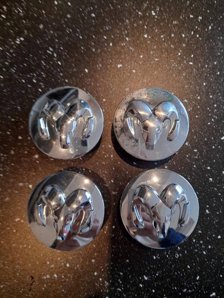 Set van 4 Originele Dodge Naafdoppen – 52110398AA, Auto diversen, Wieldoppen, Ophalen of Verzenden