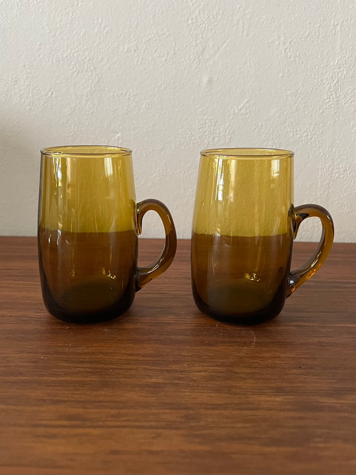 Set van 2 vintage glazen thee amberglas frans design retro, Huis en Inrichting, Glas of Glazen, Ophalen of Verzenden, Overige stijlen