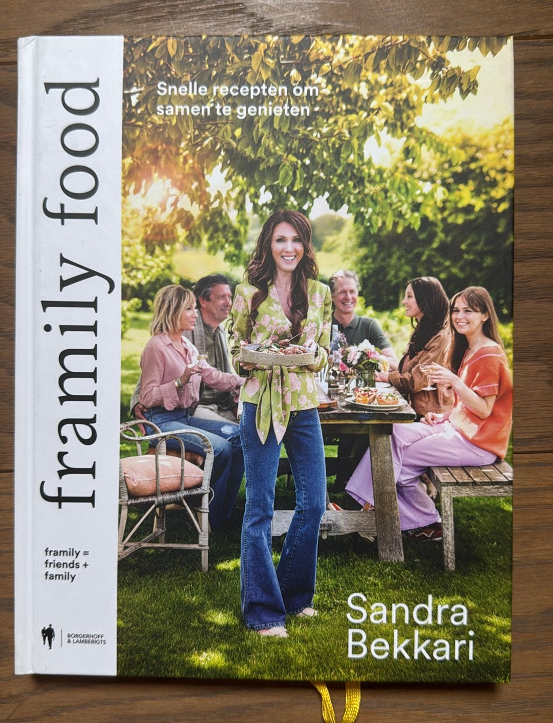 Sandra Bekkari - Framily Food, Boeken, Kookboeken, Zo goed als nieuw, Verzenden