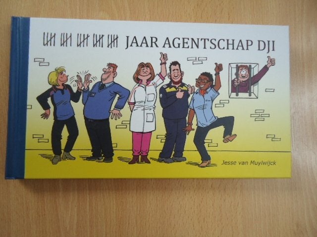 25 jaar agentschap DJI, stripboek, Jesse van Muylwijck, Boeken, Eén stripboek, Ophalen of Verzenden, Zo goed als nieuw