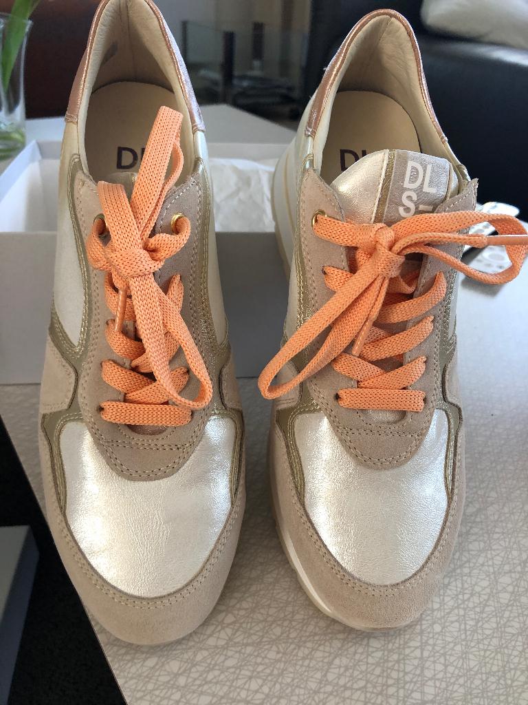 Sneakers - veterschoenen DL-Sport!, Beige, Nieuw, Ophalen of Verzenden, Sneakers of Gympen