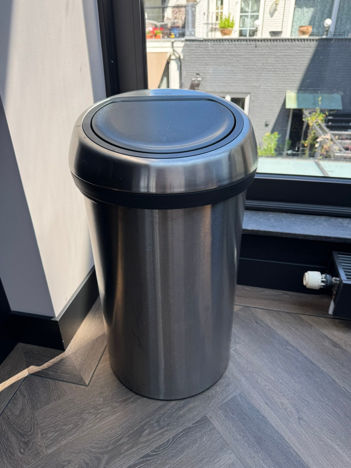 Te koop Brabantia touch bin 60 liter, 40 liter of meer, Ophalen, Zo goed als nieuw, Rvs