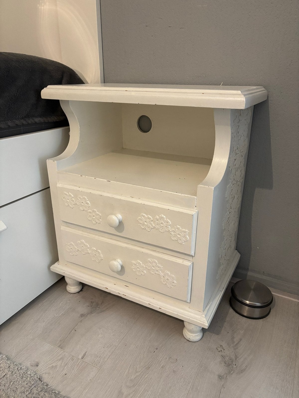Wit Nachtkastje met Lade en Open Vak - Vintage Stijl, Ophalen, Gebruikt, Minder dan 45 cm, 55 tot 70 cm