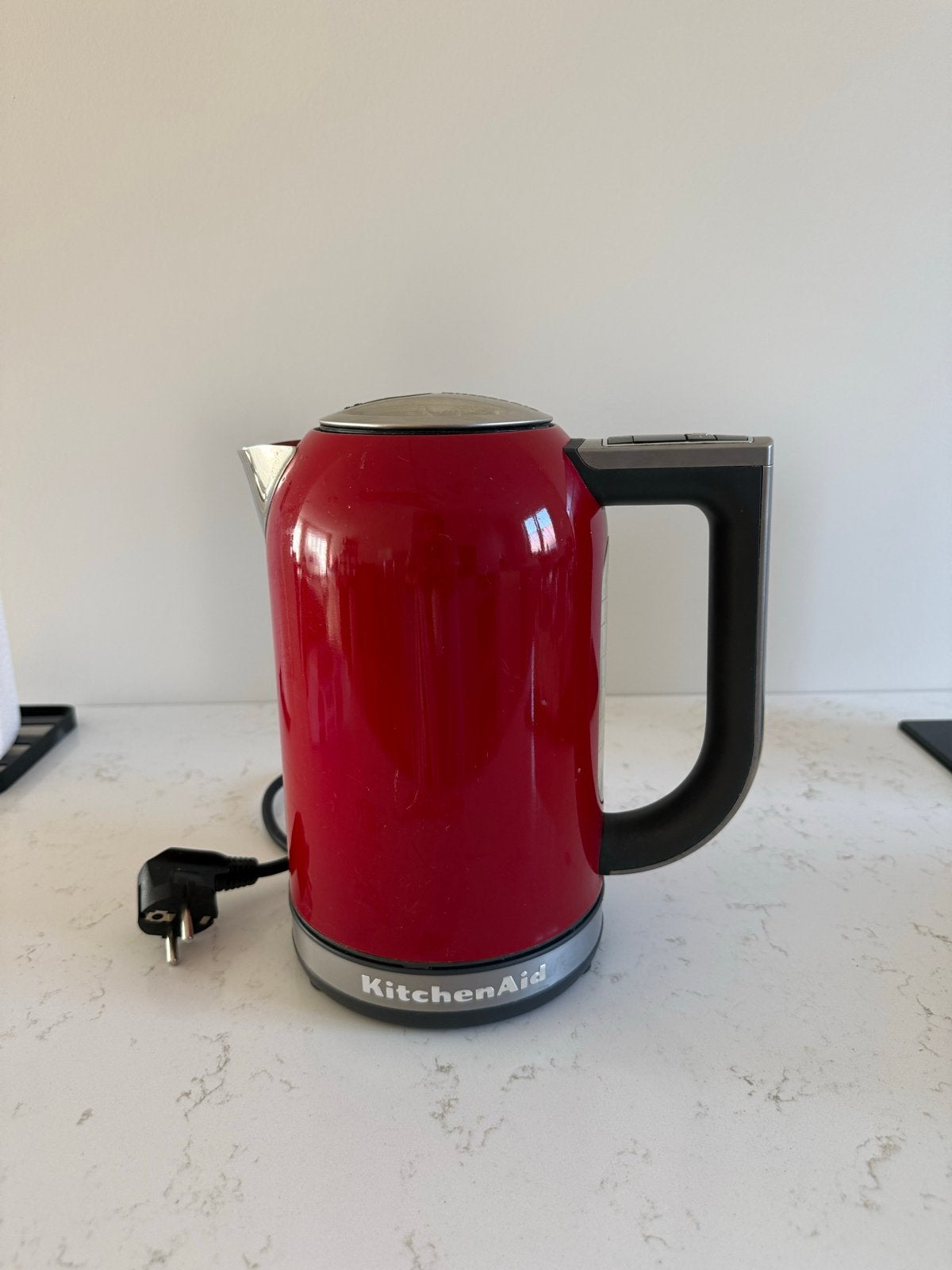 KitchenAid Waterkoker - Rood -, Witgoed en Apparatuur, Waterkokers, 1 tot 2 liter, Ophalen of Verzenden, Zo goed als nieuw, Draadloos
