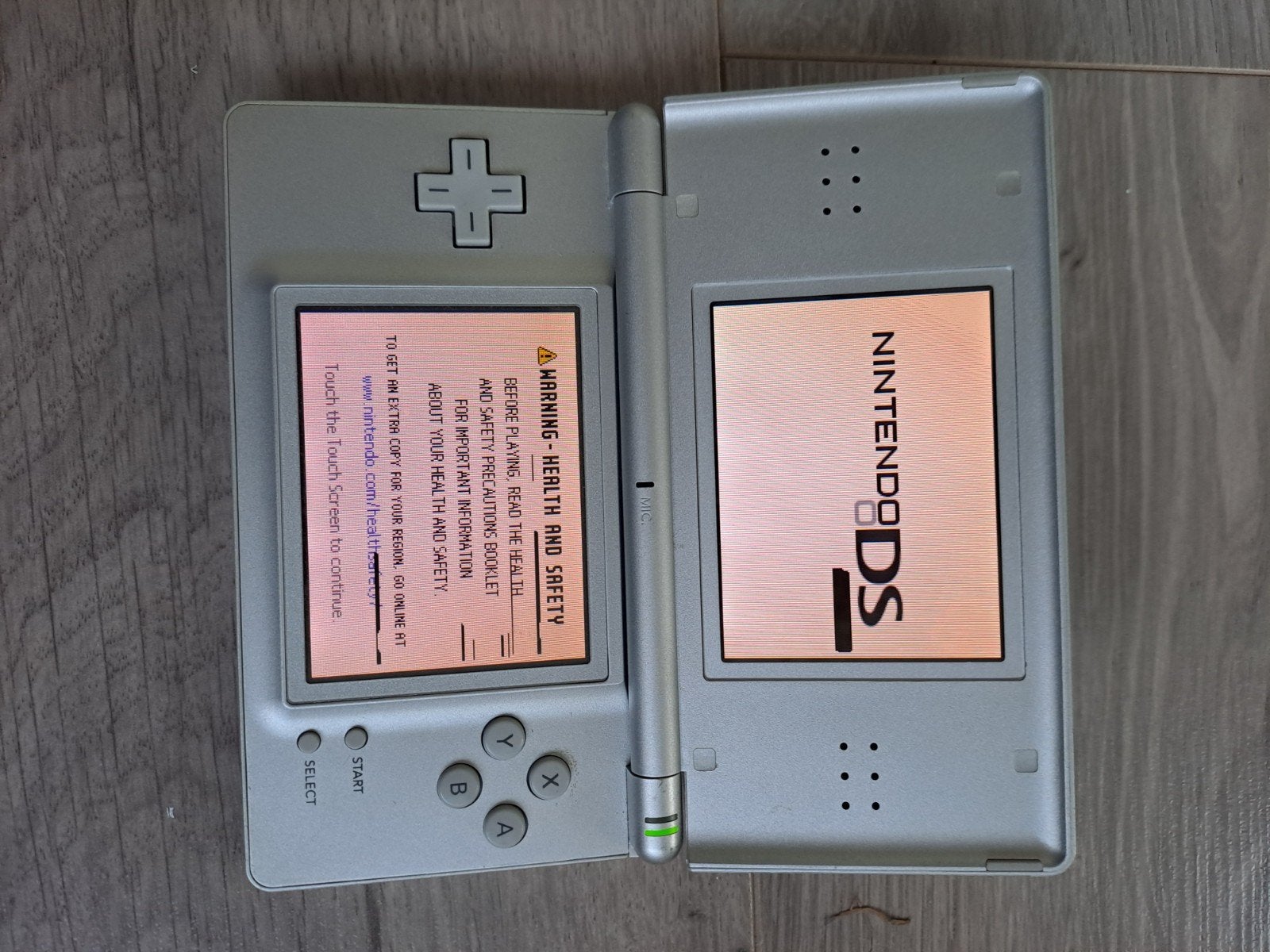 Nintendo DS  Zilver (Origineel Model), Spelcomputers en Games, Ophalen of Verzenden, Zo goed als nieuw, Zilver