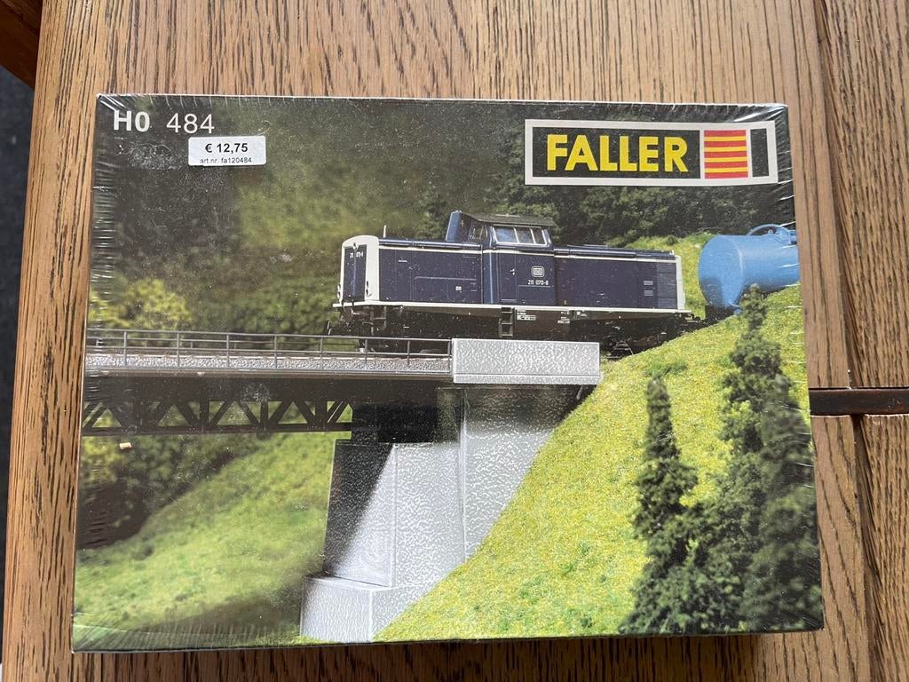 Nieuw Faller HO 484 beton brughoofdset, Hobby en Vrije tijd, Modeltreinen | H0, Overige merken, Gelijkstroom of Wisselstroom, Brug, Tunnel of Gebouw