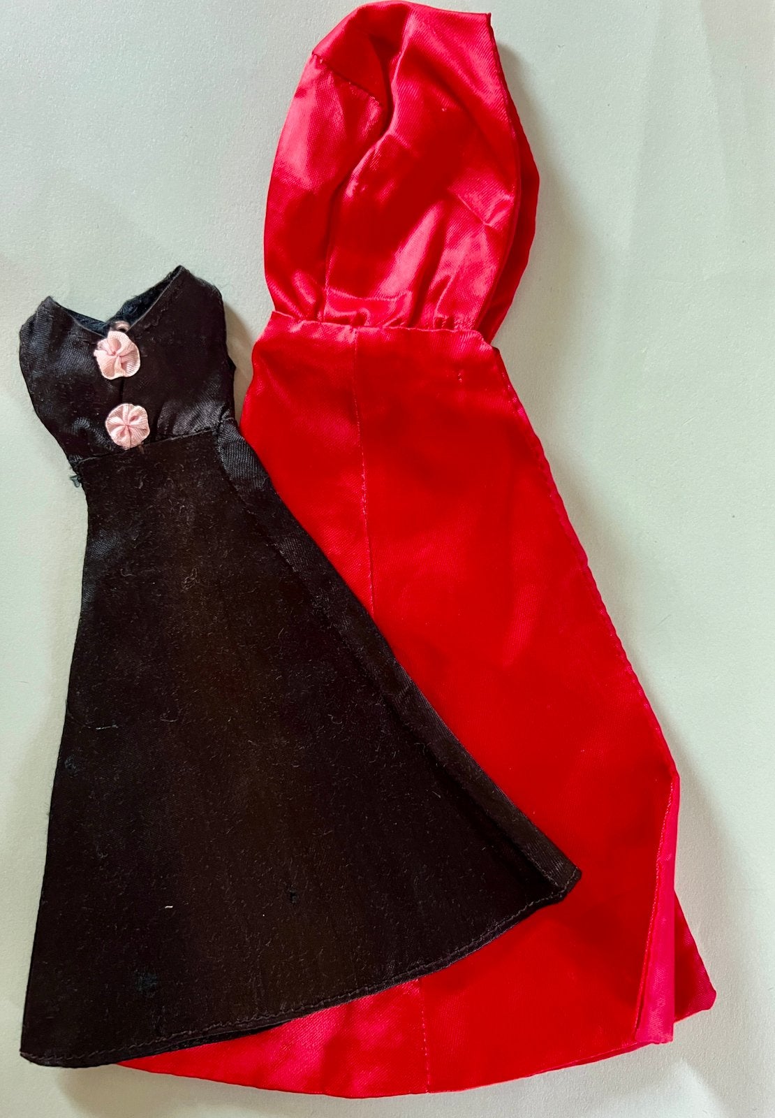 Vintage avondjurk en cape voor barbie Daisy mary quant, Ophalen of Verzenden, Zo goed als nieuw, Kleertjes