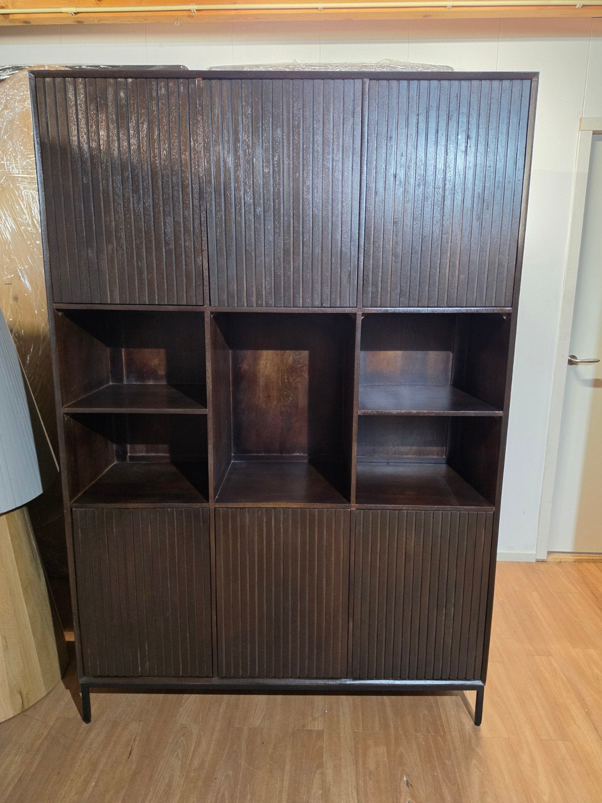 Vakkenkast Madison Brown 135 cm - Mangohout, Info@meubeloutletmeppel.nl, 100 tot 150 cm, Modern, Industrieel, Ophalen of Verzenden