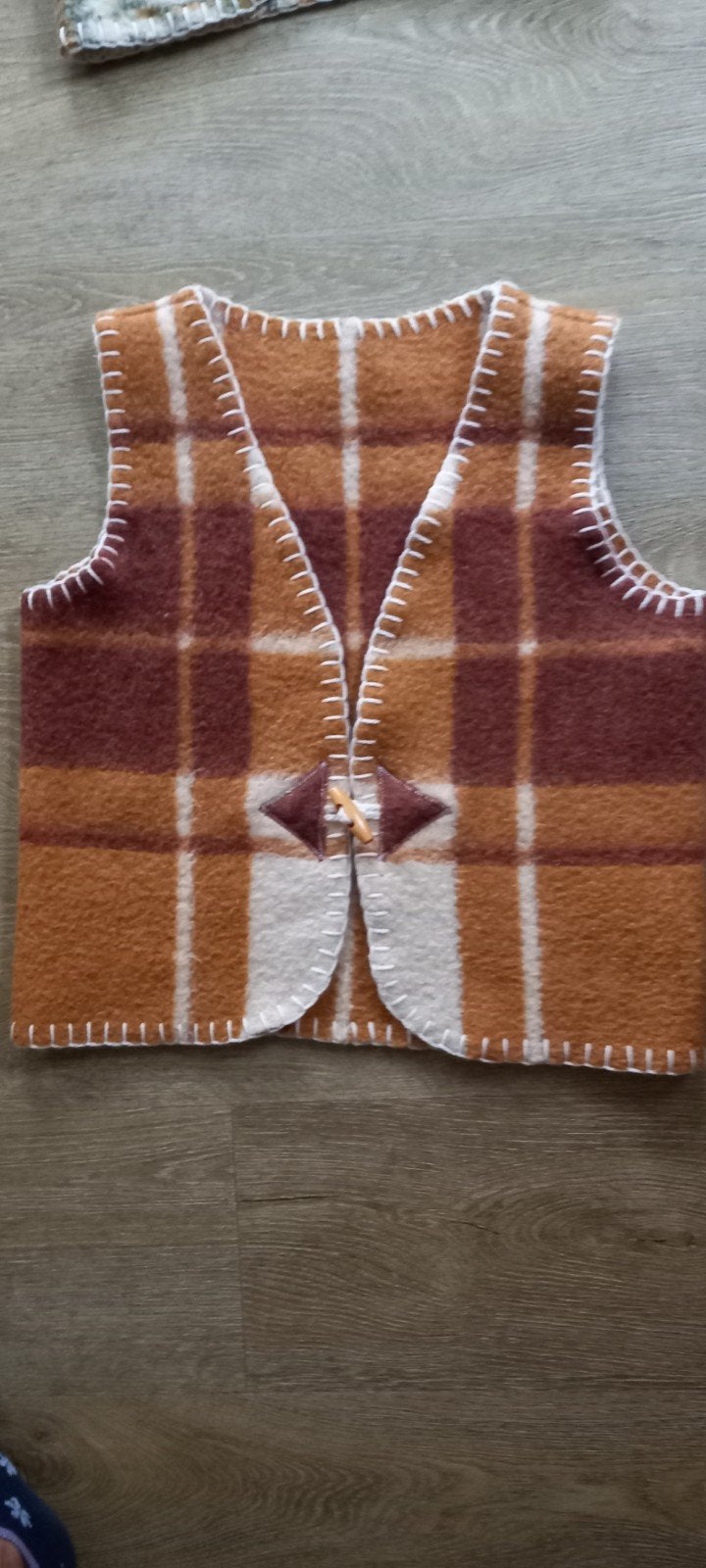 Handgemaakte wollen bodywarmer - Maat 128, Ophalen of Verzenden, Nieuw