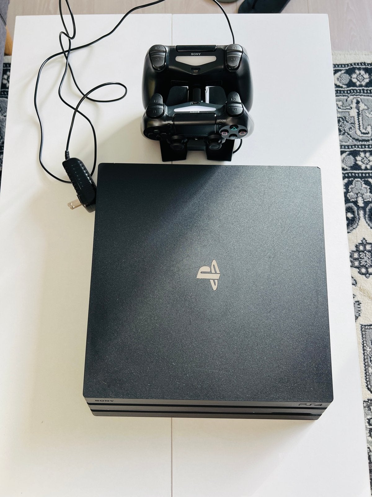 PS4 Pro 1TB met 2 controllers en oplader - recent onderhoud, Spelcomputers en Games, Spelcomputers | Sony PlayStation 4, Gebruikt
