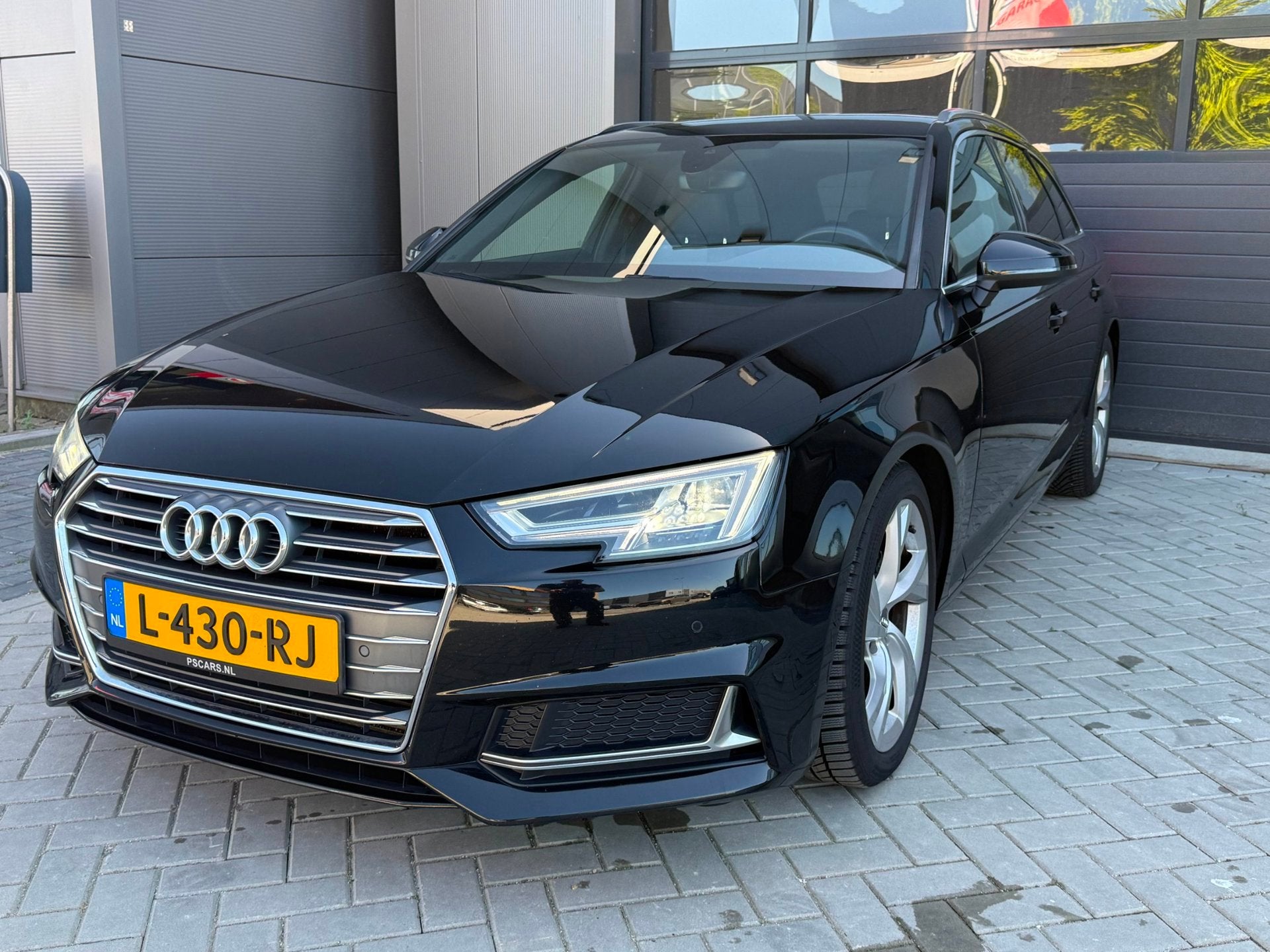 Audi A4 Avant 40 TFSI Sport S line black edition 190PK, Gebruikt, Euro 6, 1984 cc, A4