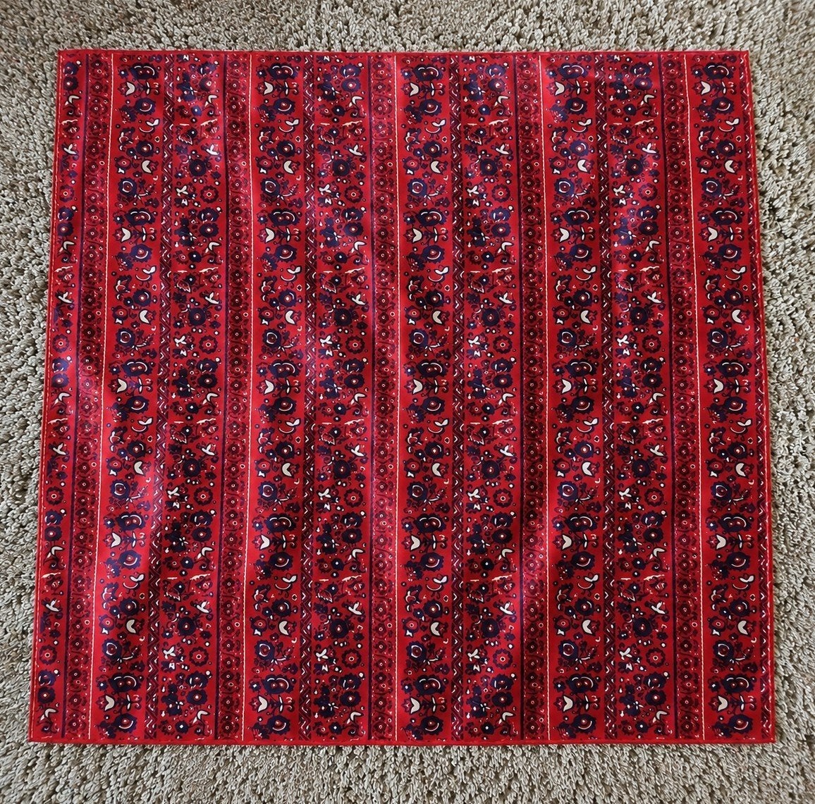 Mooie zijden sjaal 75 x 75 cm Nieuw, Ophalen of Verzenden, Nieuw, Sjaal