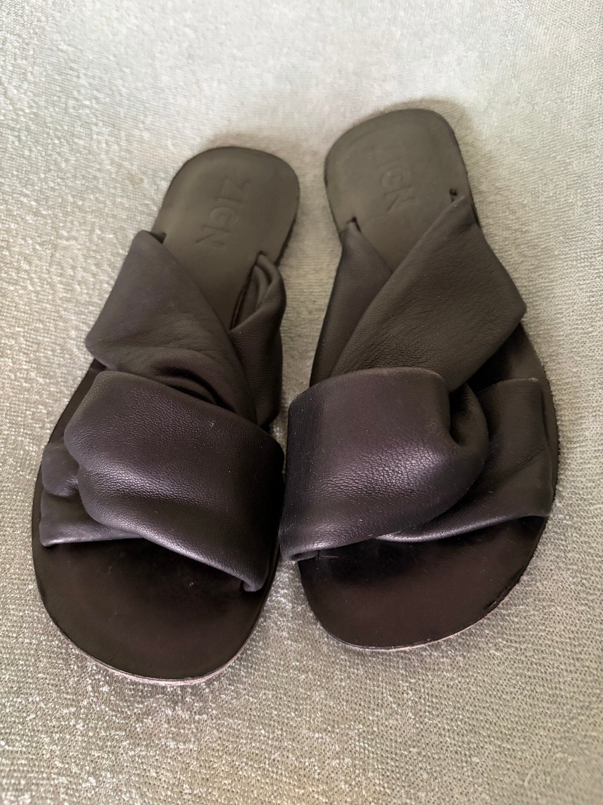 Zwarte Zign sandalen met gekruiste banden, maat 35, Ophalen of Verzenden, Gedragen, Zwart, Sandalen of Muiltjes