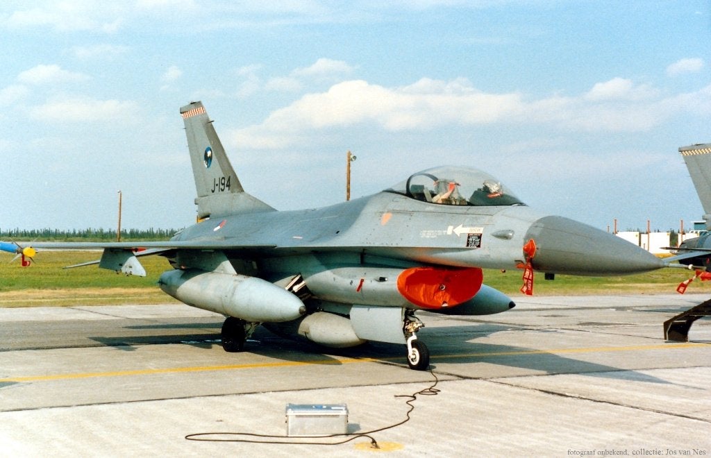 F-16  J-194, Ophalen of Verzenden, Gebruikt, Kaart, Foto of Prent