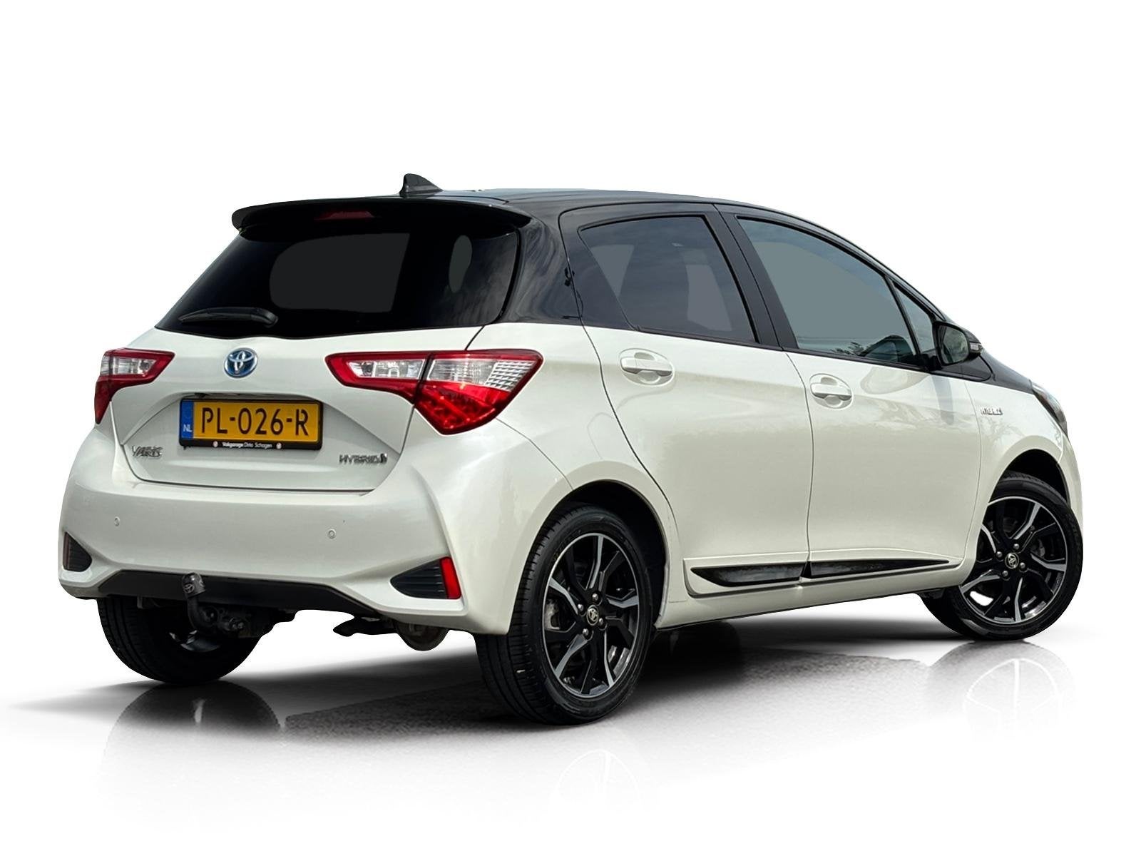 Toyota Yaris 1.5 Hybrid Bi-Tone ✅ Trekhaak ✅ Camera ✅, Gebruikt, Euro 6, 4 cilinders, Origineel Nederlands
