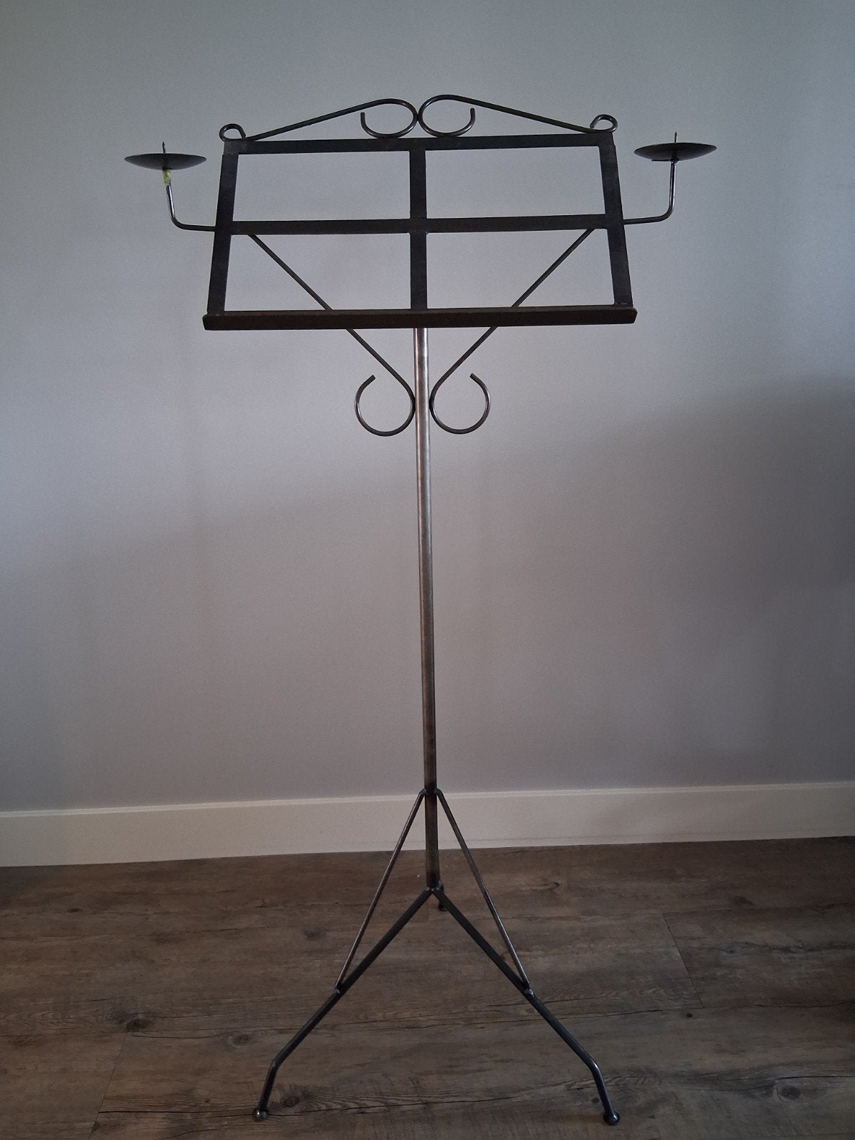 Antieke Muziekstandaard van Smeedijzer met Kandelaars, Muziek en Instrumenten, Standaards, Ophalen of Verzenden, Gebruikt, Muziekstandaard