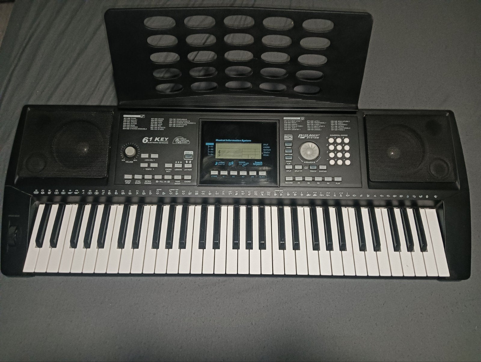 C.Giant Keyboard - 61 toetsen, zo goed als nieuw, Muziek en Instrumenten, 61 toetsen, Met standaard, Zo goed als nieuw, Ophalen