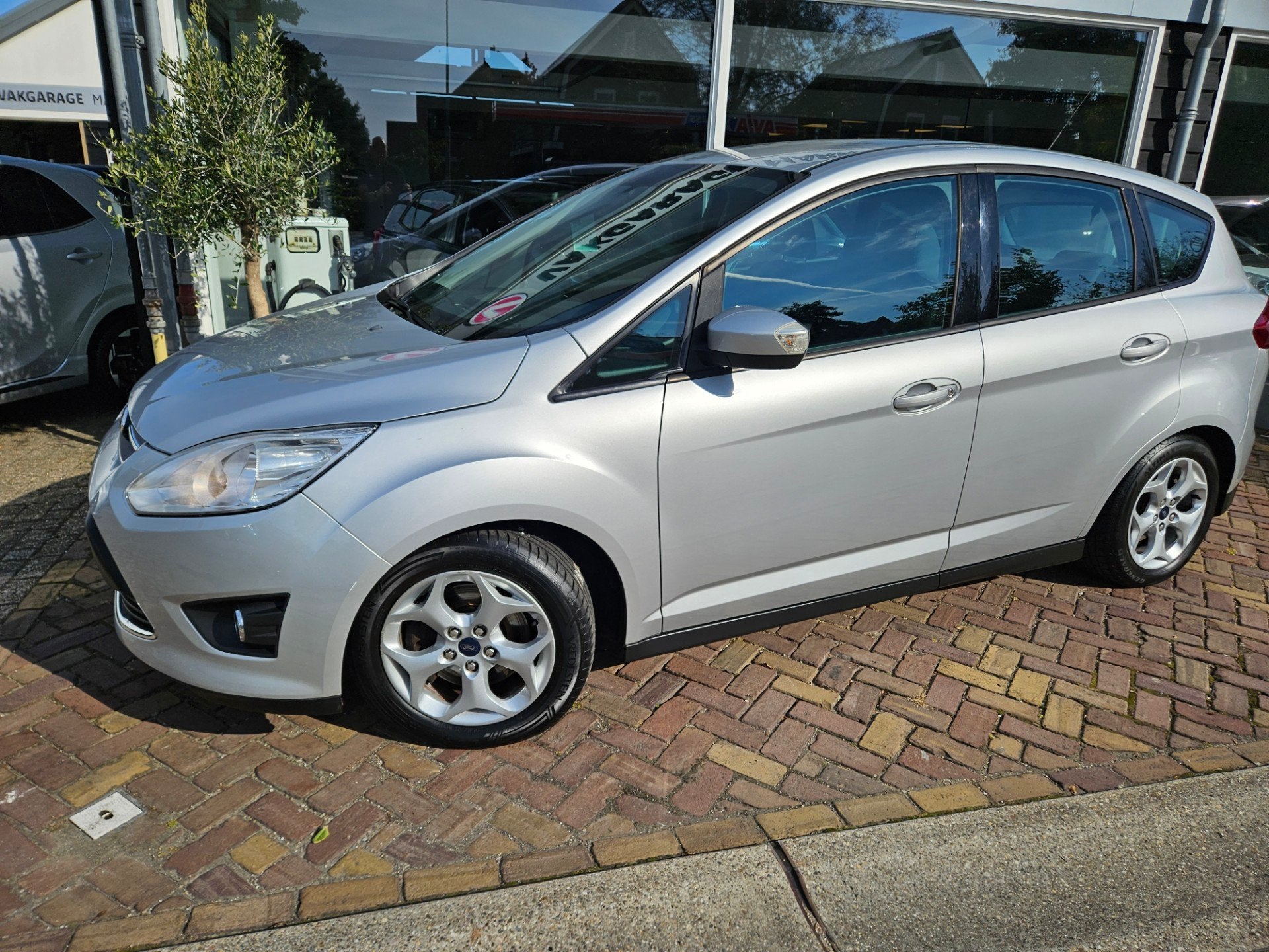 Ford C-Max 1.6 EcoBoost Trendnette auto,trekhaak,sterke moto, Voorwielaandrijving, Navigatiesysteem, Gebruikt, 4 cilinders