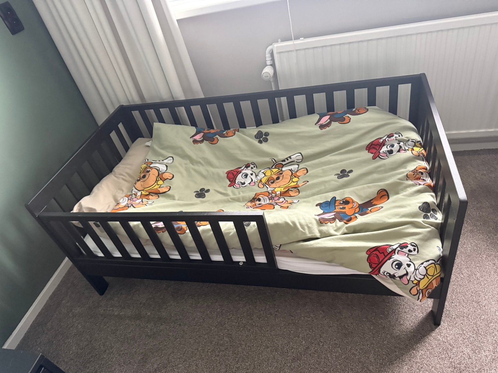 Peuterbed petite amelie zwart, Ophalen, 70 tot 85 cm, 140 tot 160 cm, Zo goed als nieuw