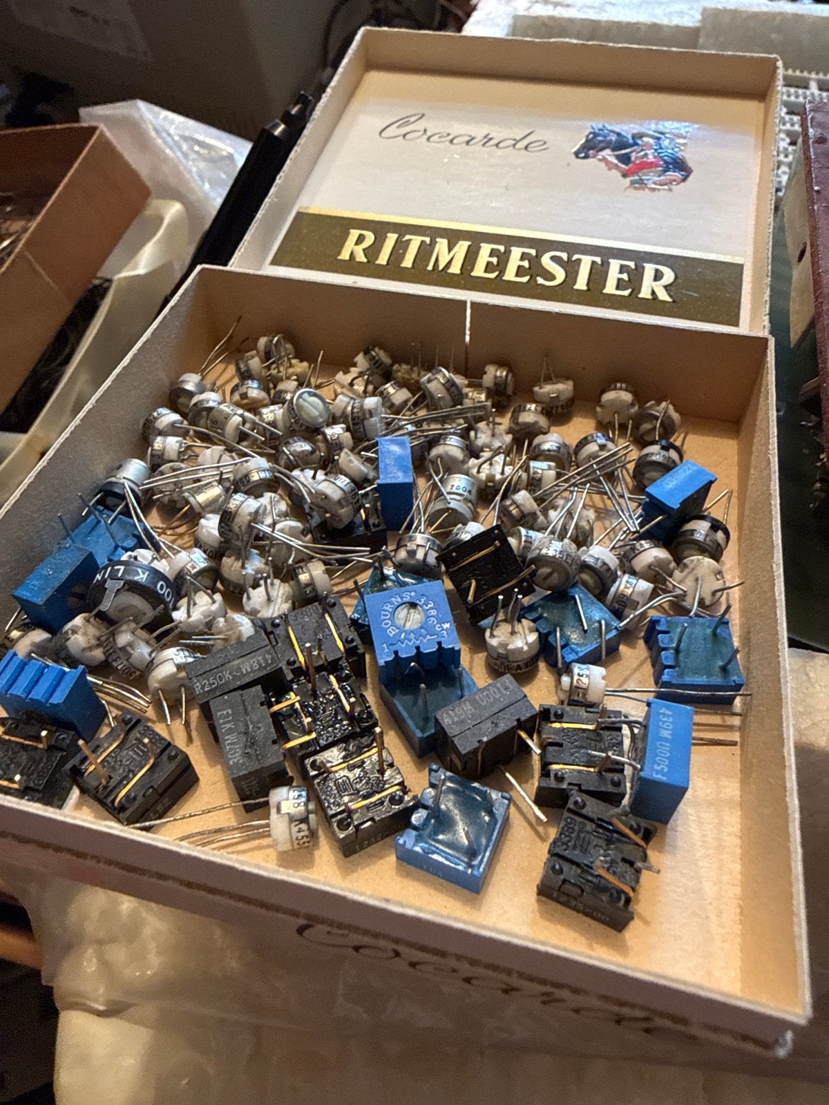 Partij elektronische componenten: Potentiometers en meer, Ophalen, Gebruikt