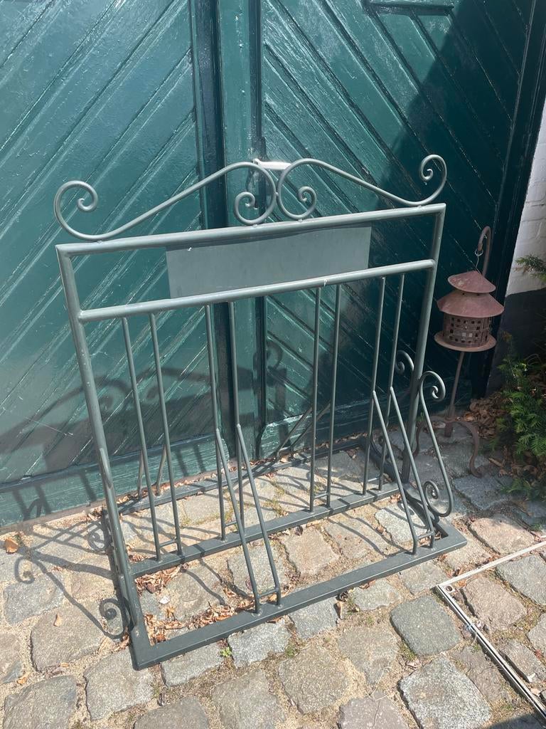 Decoratief siersmeedwerk fietsenrek, Ophalen, Zo goed als nieuw