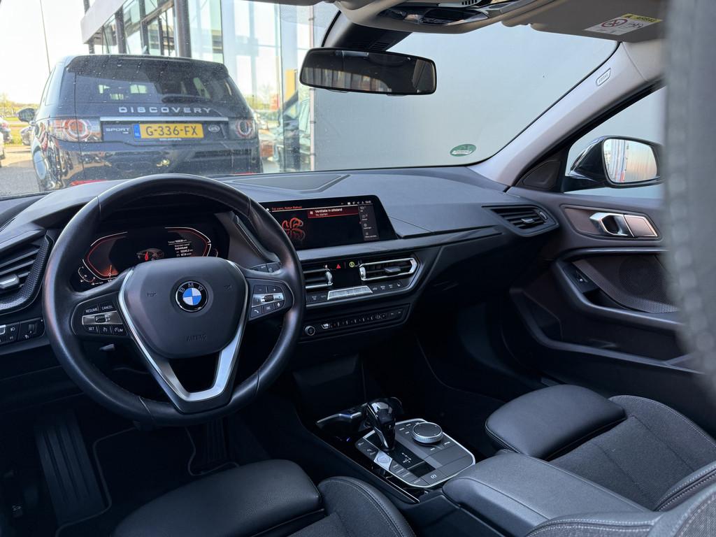 BMW 1-serie BWJ 2022 118i 136 PK Business Edition AUTOMAAT |, Auto's, BMW, 136 pk, Gebruikt, Met garantie (alle), Leder en Stof
