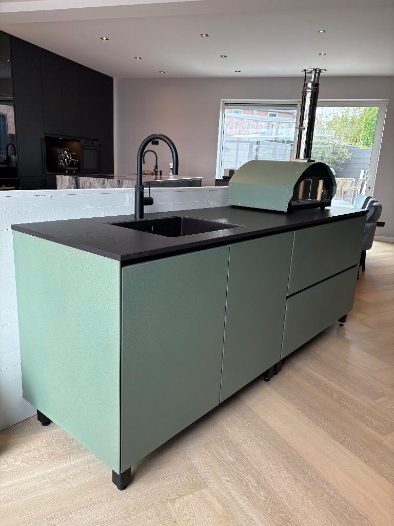 Buitenkeuken met pizza oven | Dekton blad | 242 cm | Nieuw, Tuin en Terras, Ophalen, Maatwerk, Houtskool, Nieuw