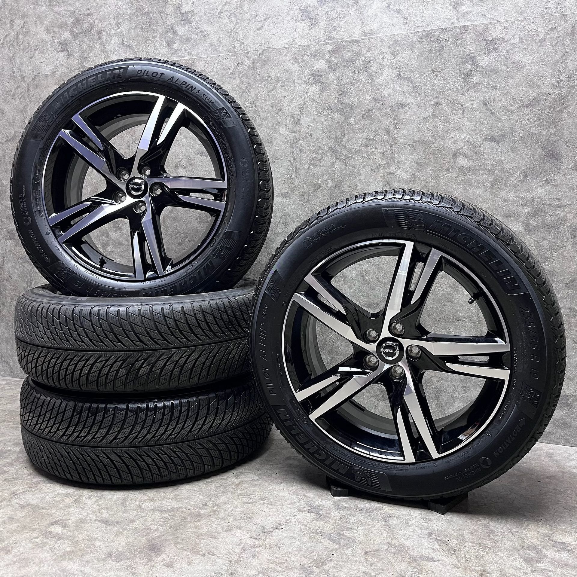 19 inch originele R Design velgen + winterbanden volvo XC60, Auto-onderdelen, 19 inch, Gebruikt, -, -