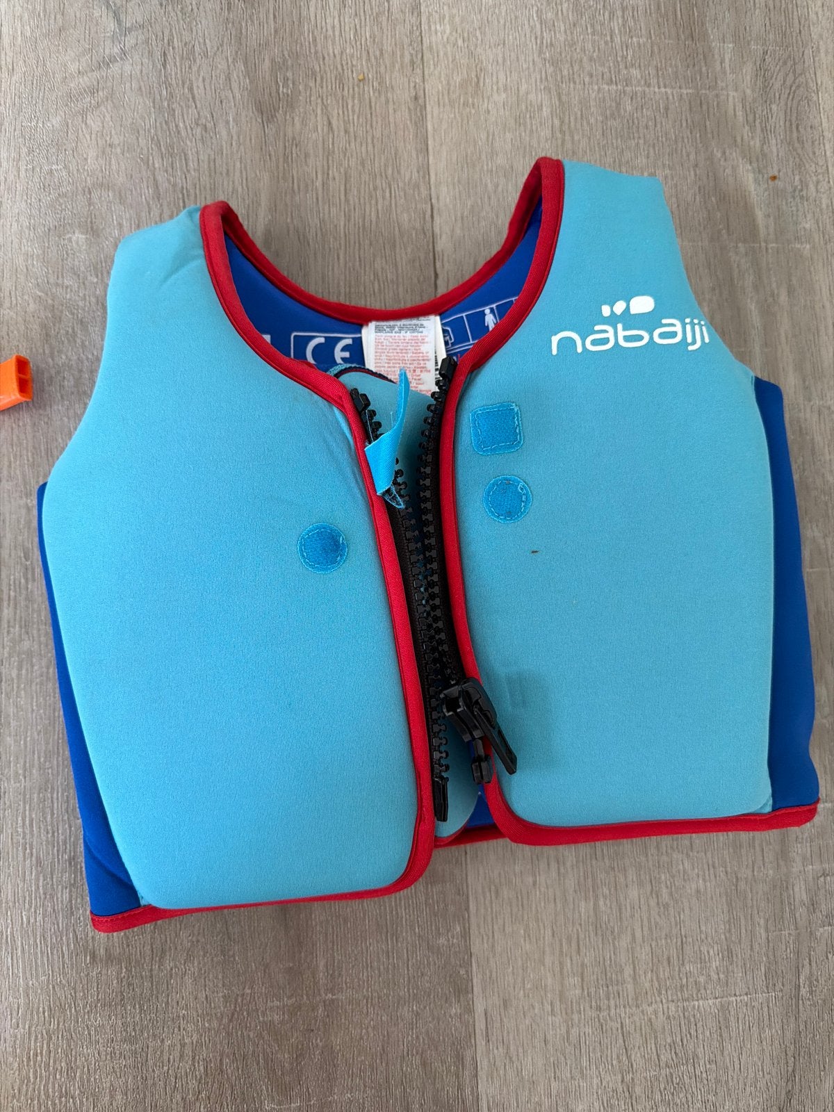 Zwemvest Nabaiji Decathlon maat S (18-30 kg), Watersport en Boten, Watersportkleding, Ophalen of Verzenden, Gebruikt, Kind, Reddingsvest of Zwemvest